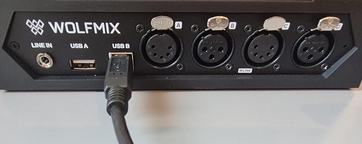 Wolfmix W1 Mk2 DMX-Controller DMX-Anschlüsse auf der Rückseite USB