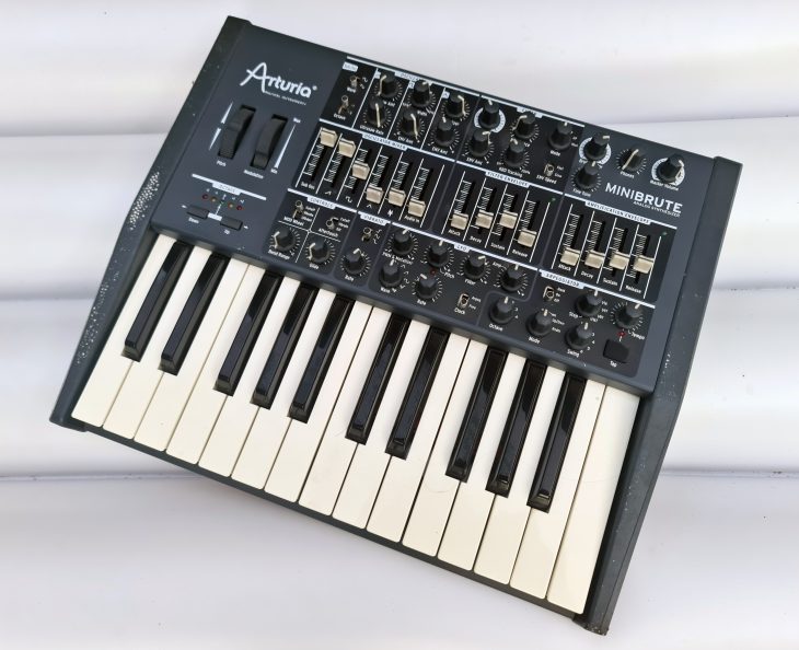 Das Original als Hardware Arturia MiniBrute V