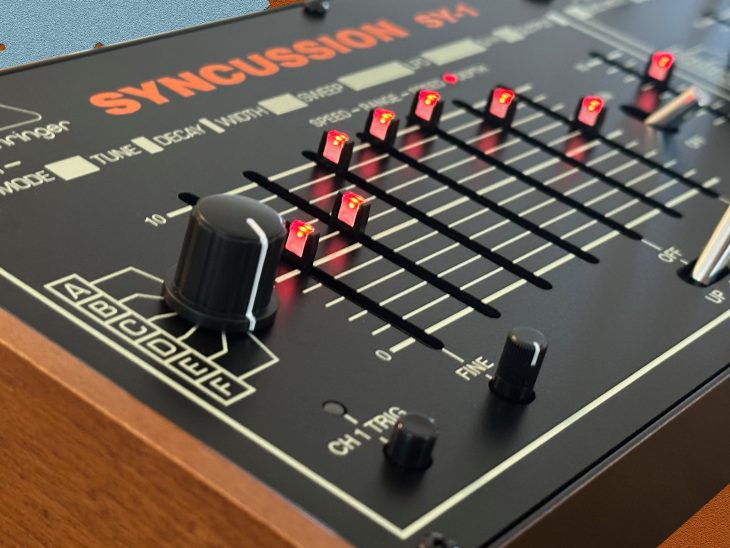 Behringer SY-1 Syncussion Peter Grandl Userbild Fader und Ansicht von links