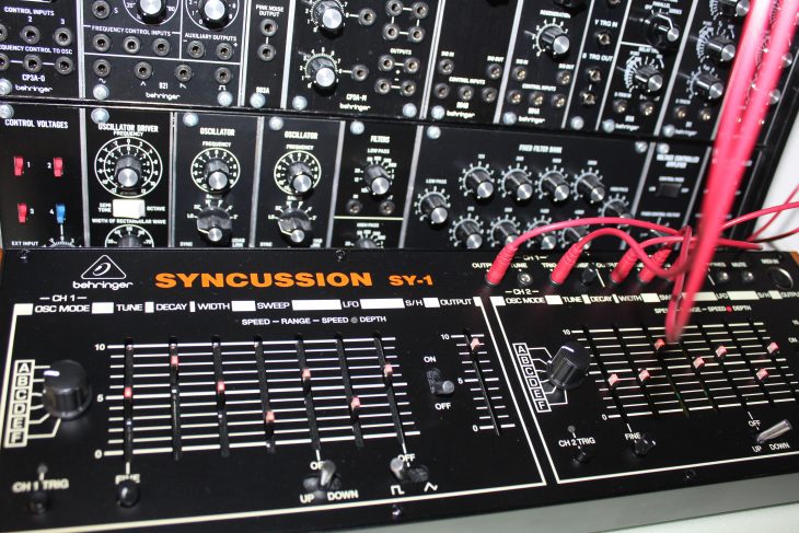 Behringer Syncussion SY-1 Userbild im Studio mit Behringer Eurorack