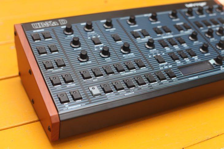 Behringer UB-Xa D Seitlich