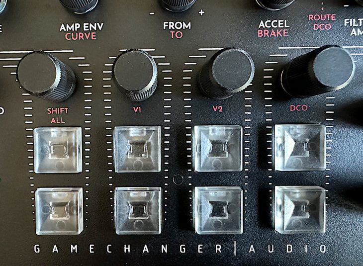 Performance Interface mit Keypads des Gamechanger Audio Motor Synth MKII