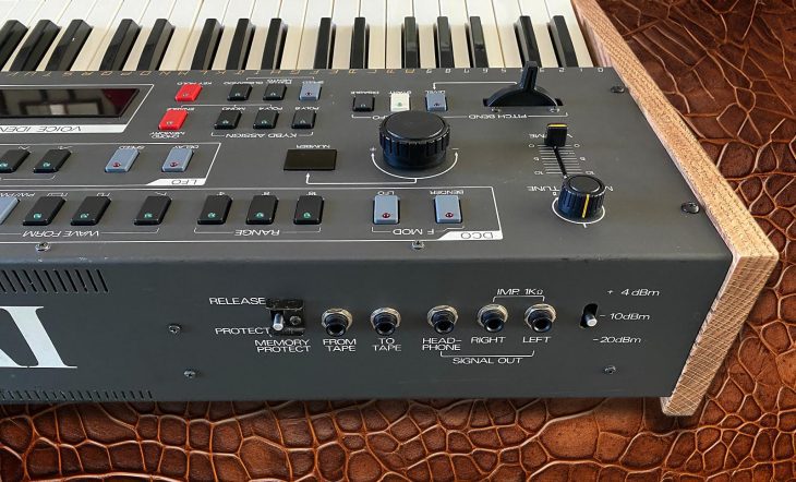 Kawai SX-210 Analogsynthesizer Anschlüsse rechts