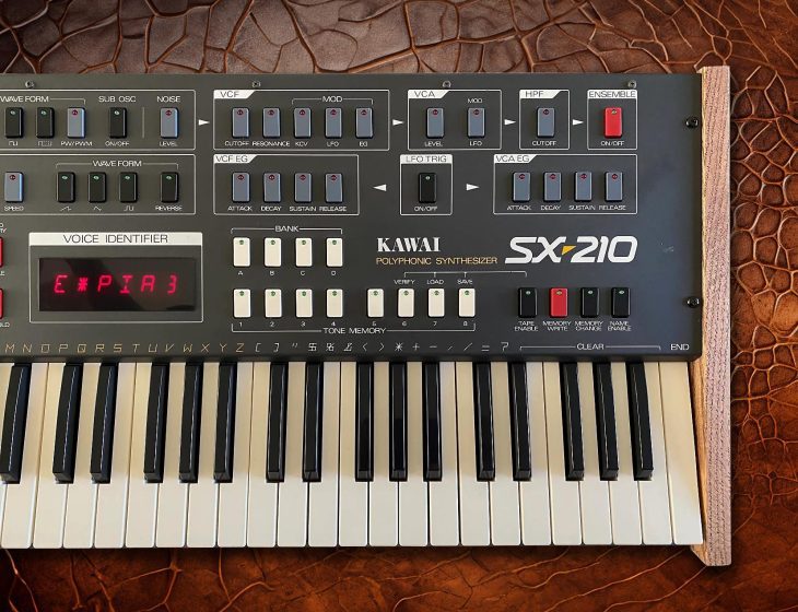 Kawai SX-210 Analogsynthesizer rechte Hälfte