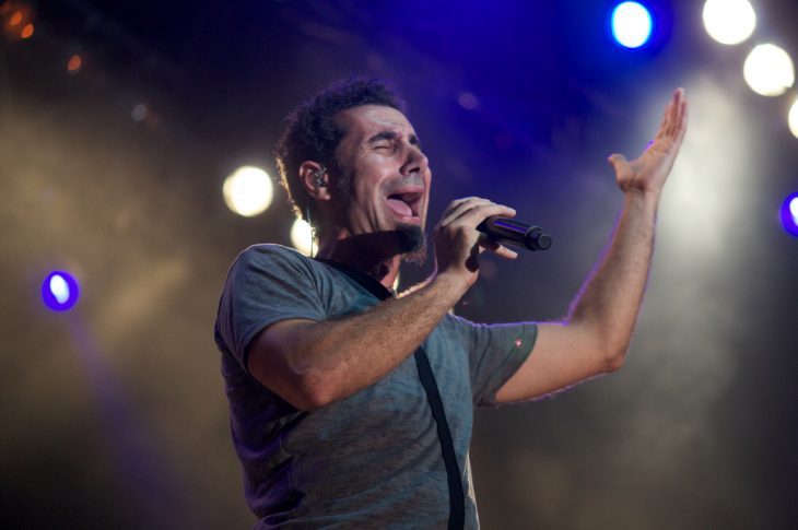 Serj Tankian, Sänger von SOAD, auf der Bühne